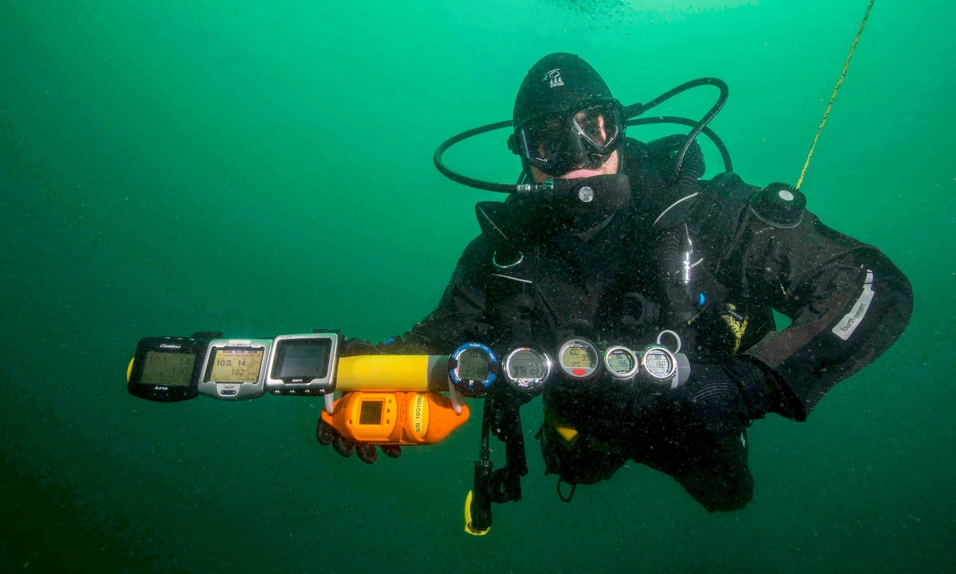 Un équipement important pour les plongeurs certifiés: l'ordinateur de  plongée - Diving Atlantis Tenerife